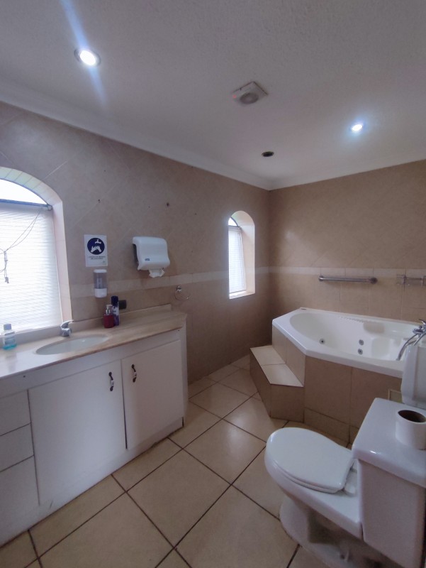 Arriendo Casa/oficina de 6 Dormitorios, C. San Antonio, L.a.