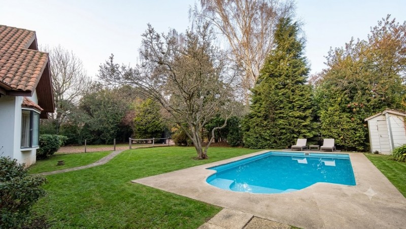 Casa de 300M² Con Piscina y Quincho en Venta/arriendo, L.a