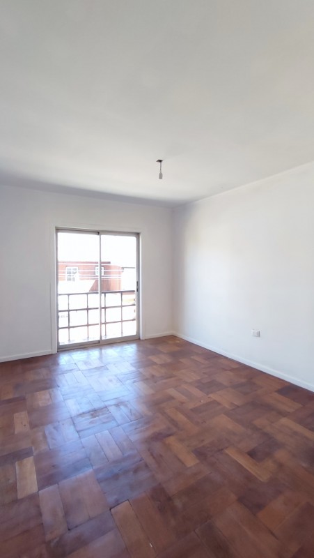 Arriendo Casa Comercial en Barrio Universitario, los
