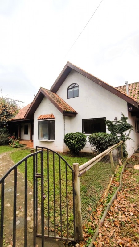 Casa de 300M² Con Piscina y Quincho en Venta/arriendo, L.a