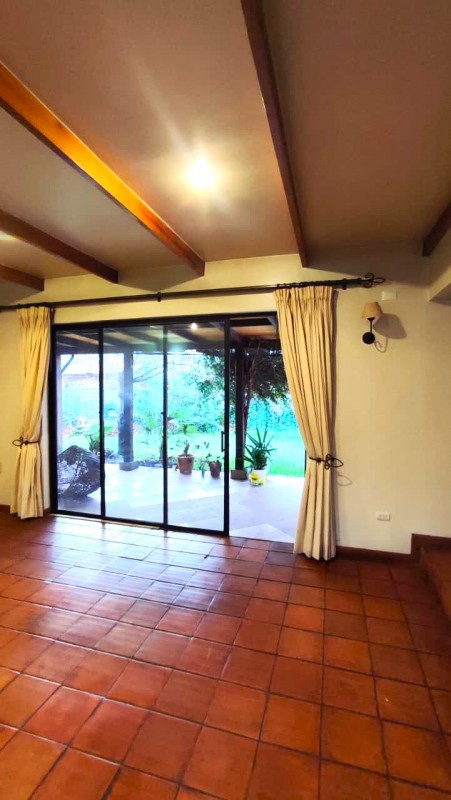 Casa de 300M² Con Piscina y Quincho en Venta/arriendo, L.a