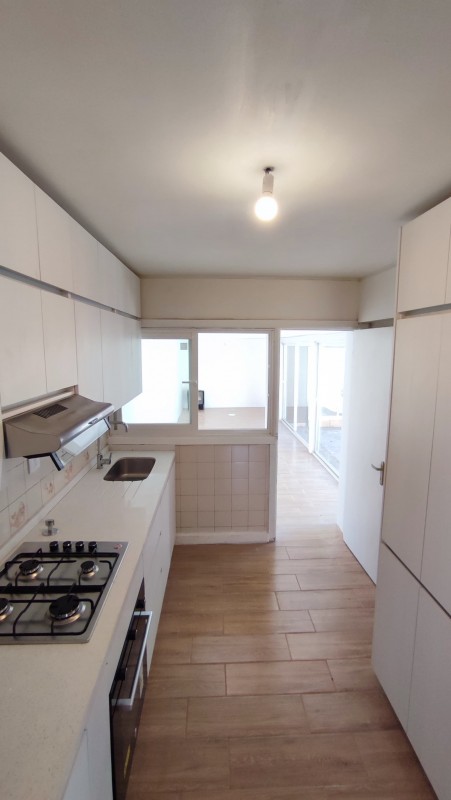 Arriendo Casa Comercial en Barrio Universitario, los