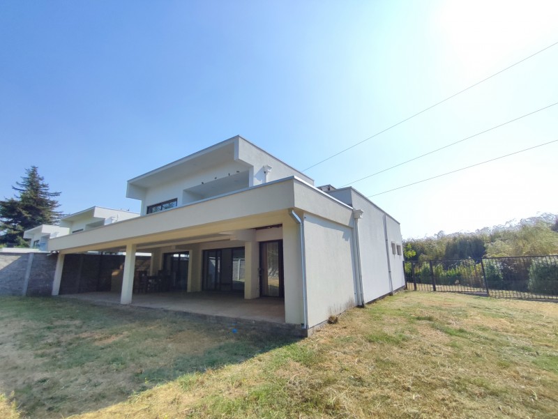 Arriendo Casa Moderna en Condominio Doña Isidora, Antuco, la