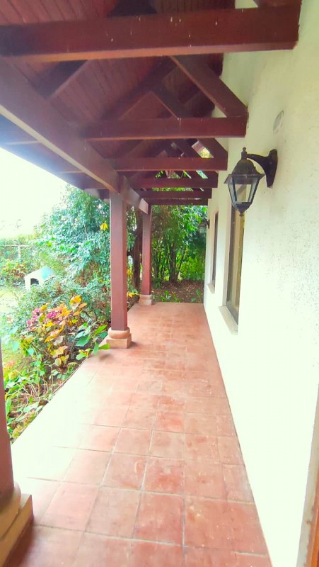 Casa de 300M² Con Piscina y Quincho en Venta/arriendo, L.a