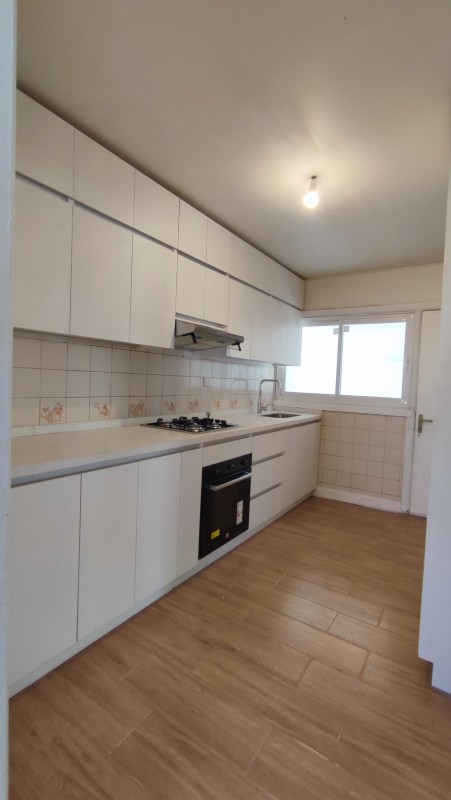 Arriendo Casa Comercial en Barrio Universitario, los