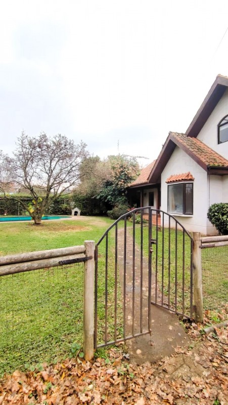 Casa de 300M² Con Piscina y Quincho en Venta/arriendo, L.a