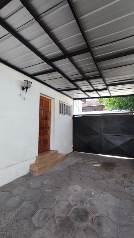 Arriendo Casa Comercial en Barrio Universitario, los