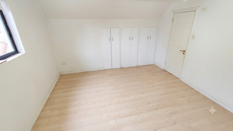 Casa de 300M² Con Piscina y Quincho en Venta/arriendo, L.a