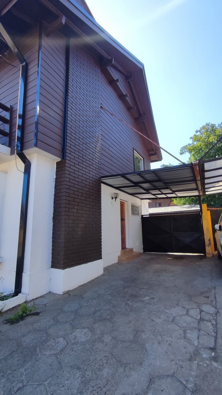 Arriendo Casa Comercial en Barrio Universitario, los