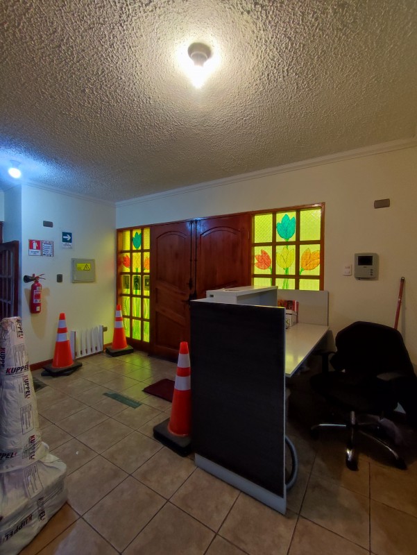 Arriendo Casa/oficina de 6 Dormitorios, C. San Antonio, L.a.
