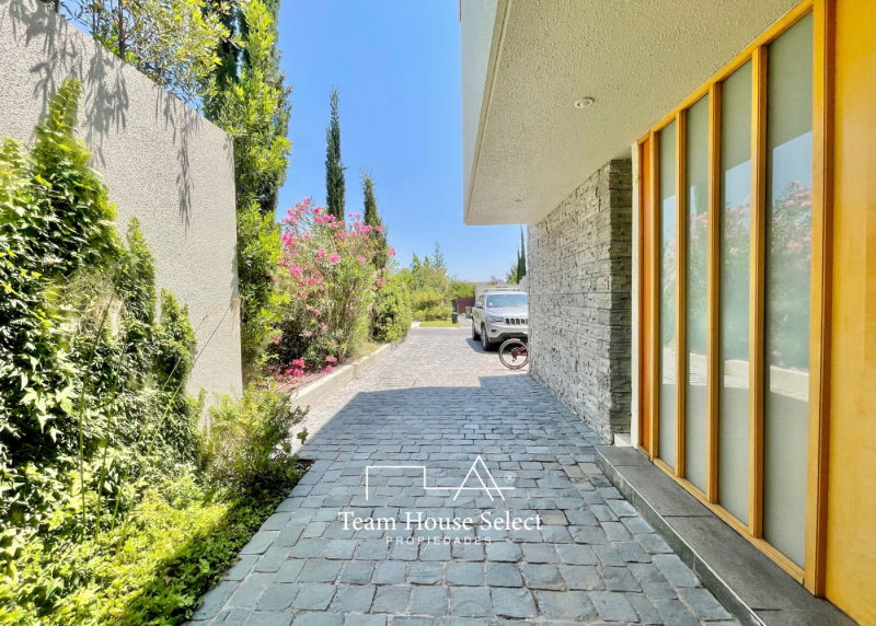 Excelente Casa en Venta en Piedra Roja Chicureo 5D