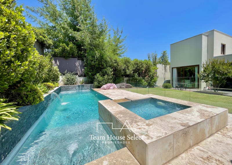 Excelente Casa en Venta en Piedra Roja Chicureo 5D