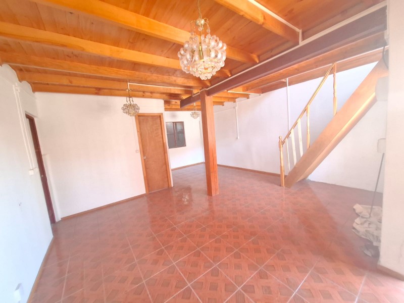 en Venta Casa de Dos Pisos en Villa los Volcanes - Chillán
