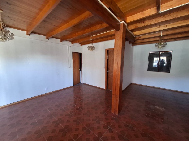 en Venta Casa de Dos Pisos en Villa los Volcanes - Chillán