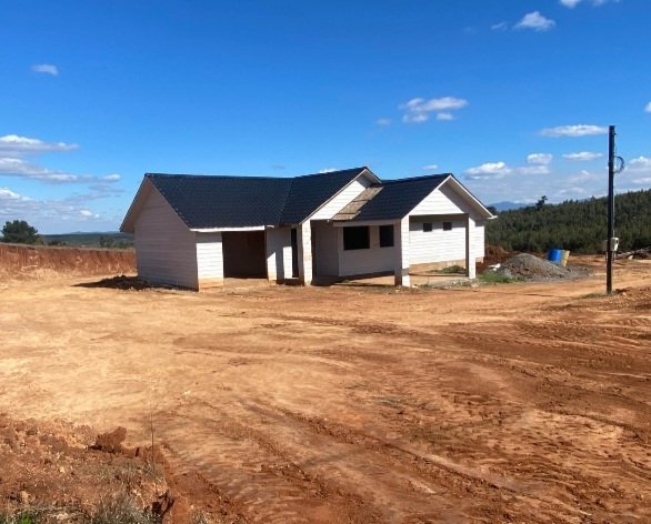 Parcela de 5.000 M2 Con Casa Sin Terminar