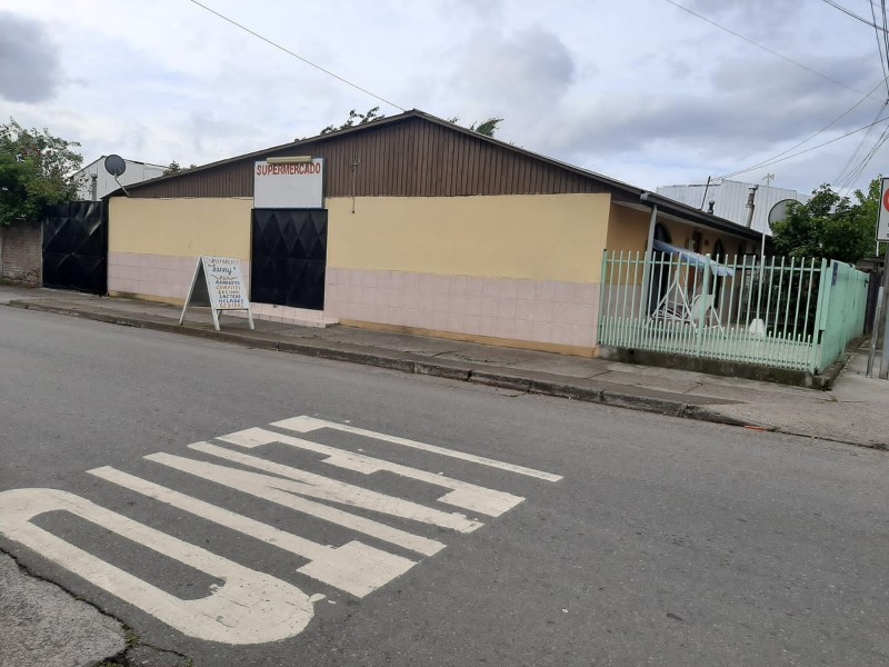 Casa Esquina Con Negocio Funcionando.