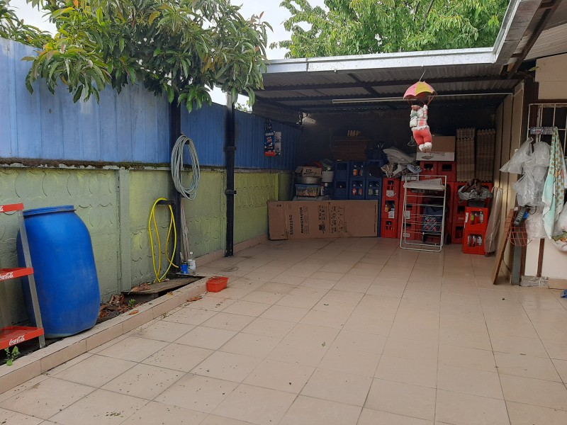 Casa Esquina Con Negocio Funcionando.