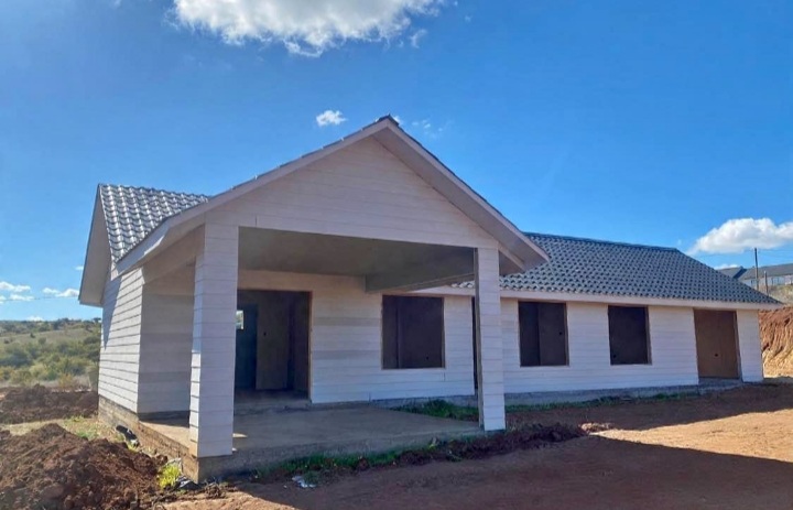 Parcela de 5.000 M2 Con Casa Sin Terminar