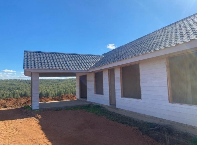 Parcela de 5.000 M2 Con Casa Sin Terminar