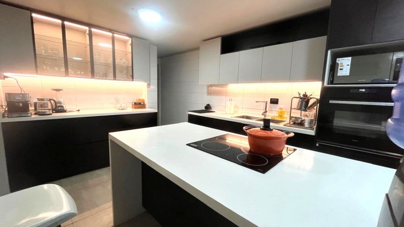 en Venta Moderna Casa Con Piscina en Padre Hurtado