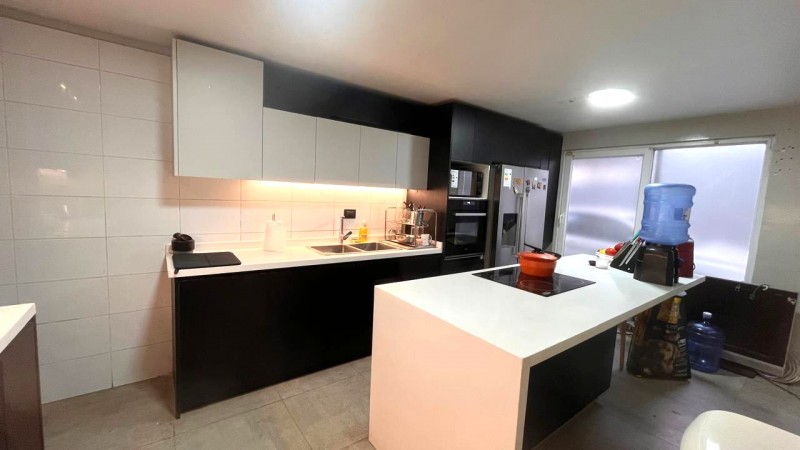 en Venta Moderna Casa Con Piscina en Padre Hurtado