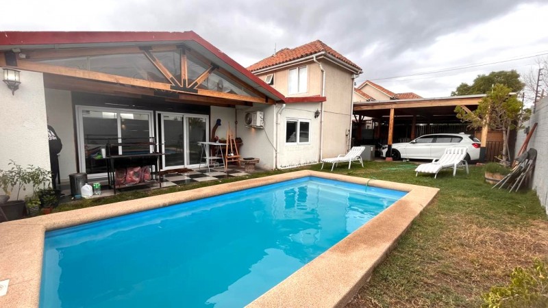en Venta Moderna Casa Con Piscina en Padre Hurtado