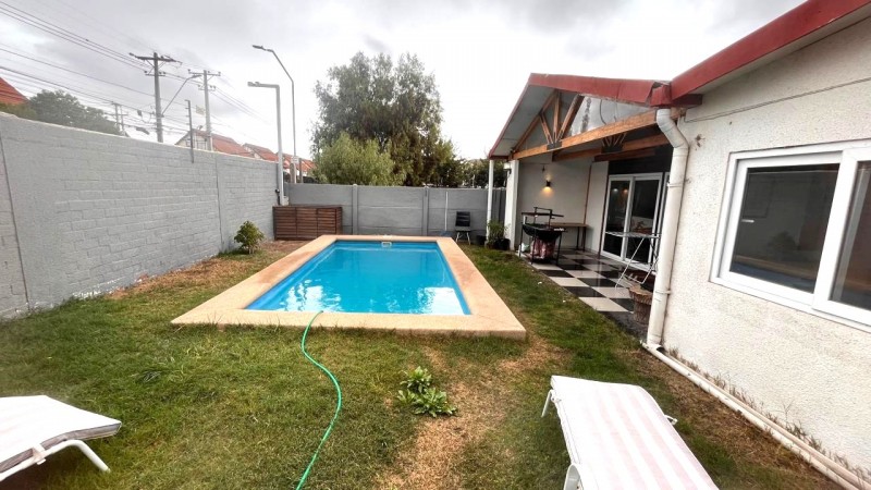 en Venta Moderna Casa Con Piscina en Padre Hurtado