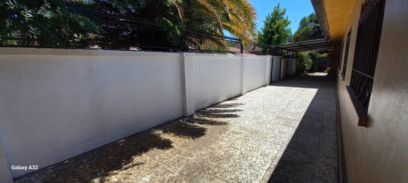 Se Vende Amplia y Segura Casa en Excelente Sector de Curicó
