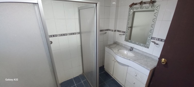 Se Vende Amplia y Segura Casa en Excelente Sector de Curicó