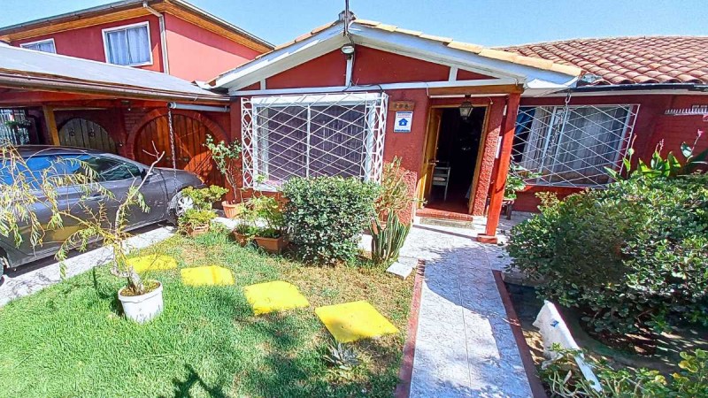 Fotografía de Casa Avenida en Venta | Estacionamiento | Metro Laguna Sur (