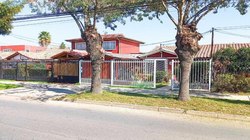 Casa Avenida en Venta | Estacionamiento | Metro Laguna Sur (