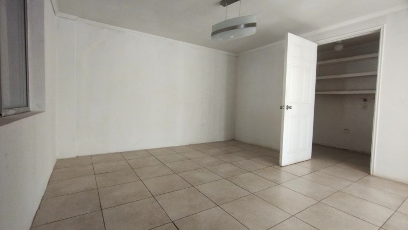 Casa Urbana, Amplio Terreno Riesco Arriba, San Vicente