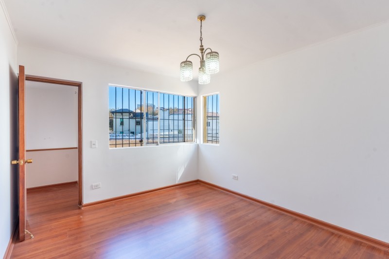Se Vende Casa en 2 Norte Viña del Mar 4D 4B