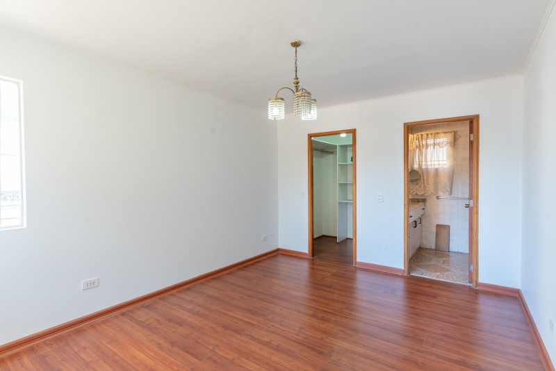 Se Vende Casa en 2 Norte Viña del Mar 4D 4B