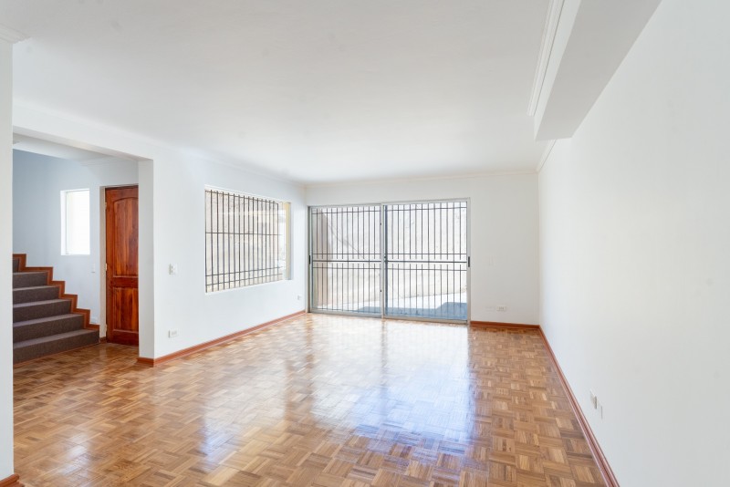 Se Vende Casa en 2 Norte Viña del Mar 4D 4B