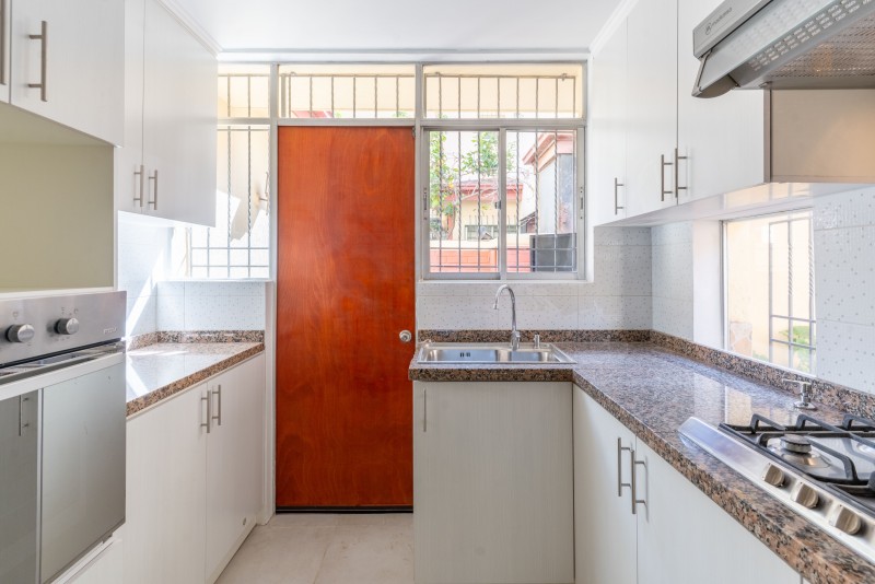 Se Vende Casa en 2 Norte Viña del Mar 4D 4B