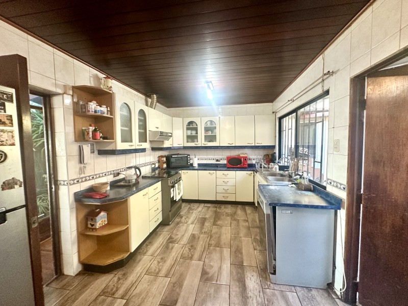 Se Vende Casa en Gregorio Marañón, Viña del Mar 5D 4B