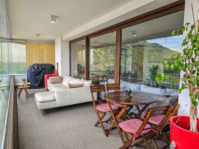 Estupendo Depto Vitacura, Vistas Despejadas.