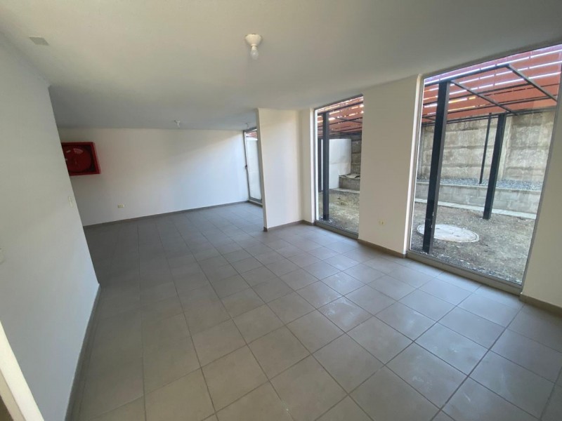 Arrendamos‼️local Comercial en Avenida Tutuquen