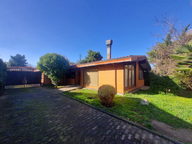 Fotografía de Arriendo Casa Con Piscina en Avda. Gabriela Mistral