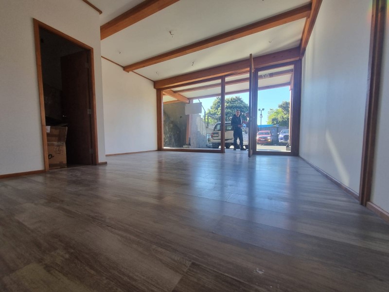 Arriendo Local Comercial en Stripcenter en los Ángeles.