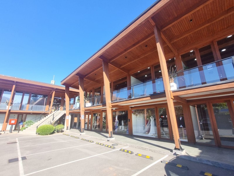 Arriendo Local Comercial en Stripcenter en los Ángeles.