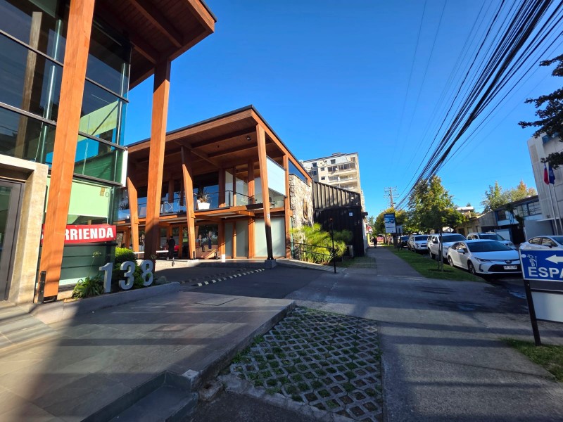 Arriendo Local Comercial en Stripcenter en los Ángeles.