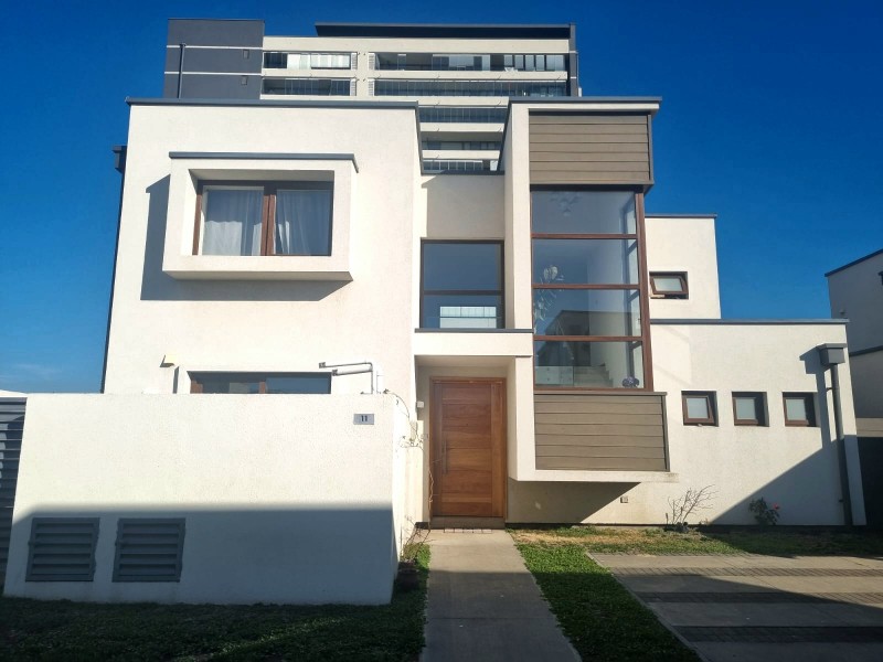 Fotografía de Arriendo Casa Amoblada y Sin Amoblar en Condominio Cataluña