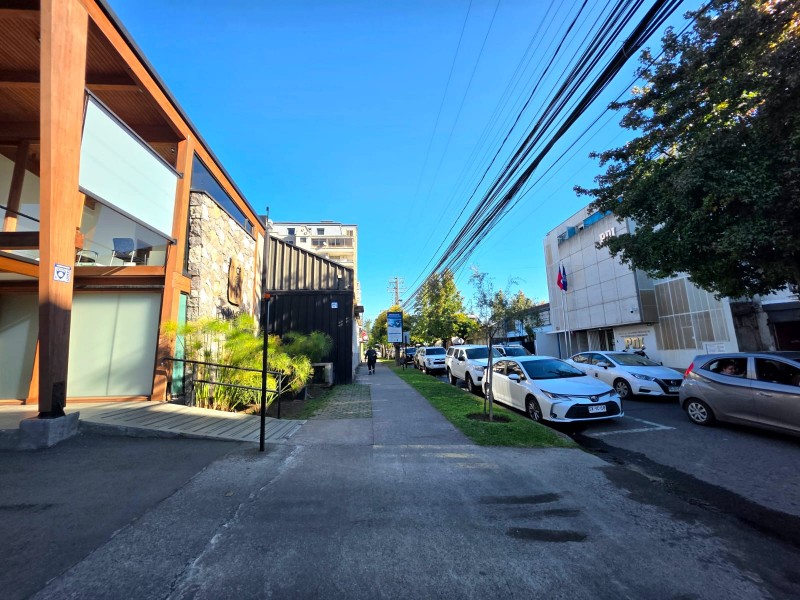 Arriendo Local Comercial en Stripcenter en los Ángeles.