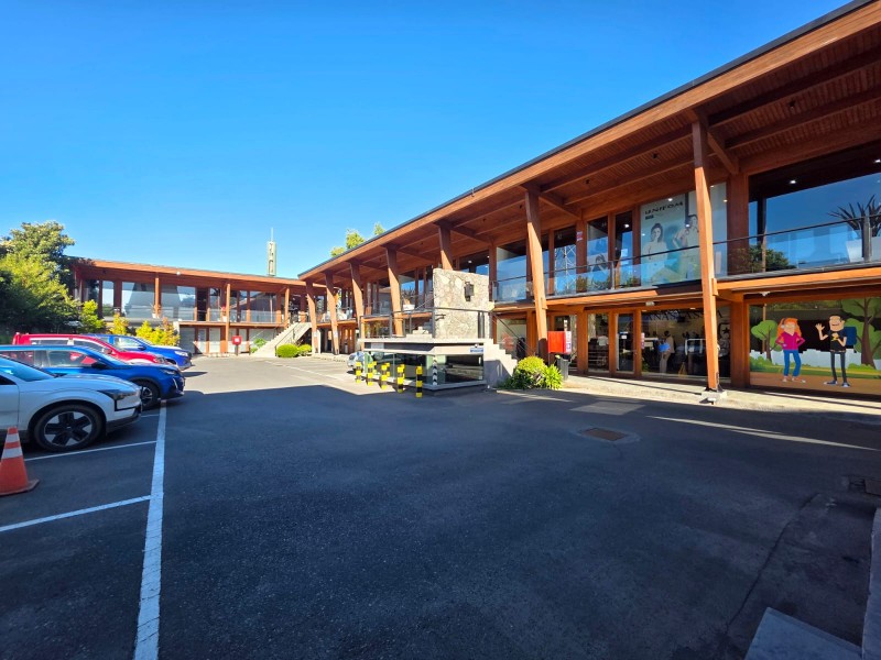 Arriendo Local Comercial en Stripcenter en los Ángeles.