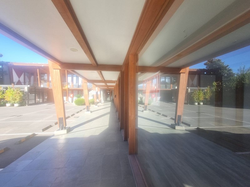 Arriendo Local Comercial en Stripcenter en los Ángeles.