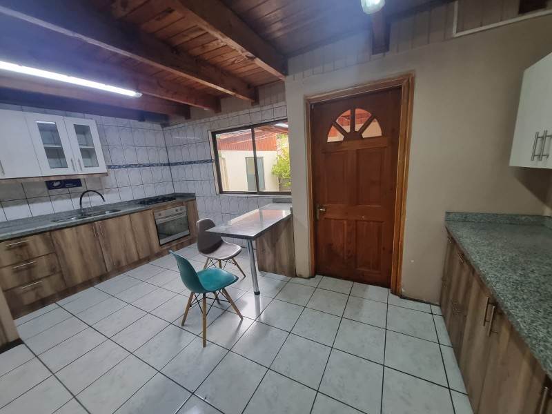 Arriendo Amplia Casa en Avda. Gabriela Mistral