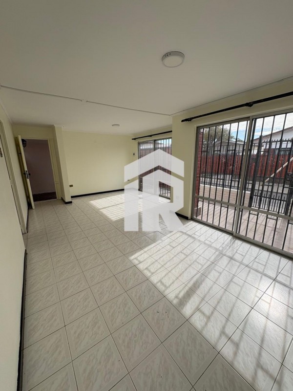 Venta de Hermosa Casa Villa los Almendros, A Pasos de Jumbo