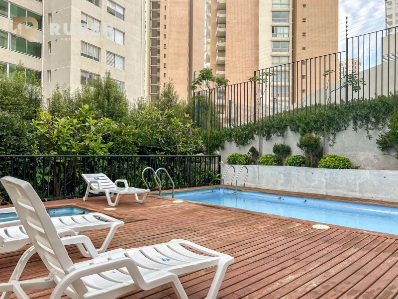 Departamento Amplio Amoblado de 1D 1B en Bosque de Montemar